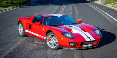 На аукціон виставили культовий 19-річний спорткар Ford майже без пробігу (фото)