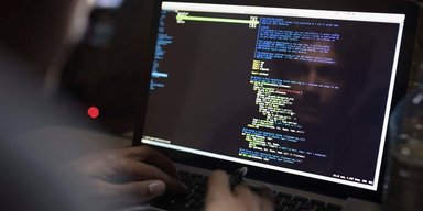 Хакеры могут взломать ваш компьютер и без интернета: эксперт выявил 2 неожиданные схемы