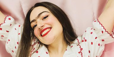 Девушка с усами и монобровью объяснила, почему принципиально отказалась от бритья (фото)