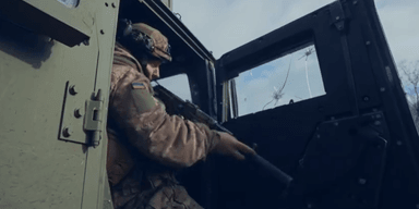 Залетіли на "Хамві": бійці ЗСУ закидали окупантів вибухівкою в окупованому селі (відео)