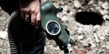 Скидають із дронів: ЗС РФ атакують позиції ЗСУ отруйними речовинами (відео)