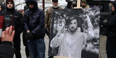 На Майдані в Києві попрощалися з поетом і військовим Максимом Кривцовим (фото, відео)