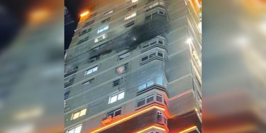 Почорніло і димить: у Ростові невідомий об'єкт влетів у багатоповерхівку (відео)
