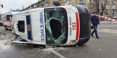 Россияне ударили дроном по скорой в Херсоне: врач погиб