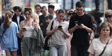 Атаки украинских дронов заставили россиян месяцами жить без интернета, — FT