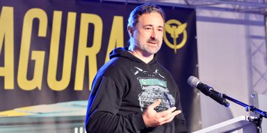 Смелянский показал туалетный ершик в виде нардепа Гончаренко и пожаловался на него в НАБУ