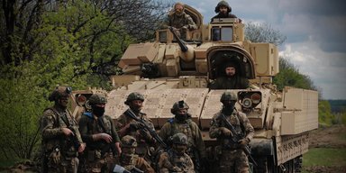 Проблеми, як у росіян: Україна мобілізує тисячі людей, але має дефіцит техніки, — Forbes
