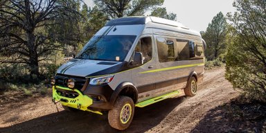 Mercedes Sprinter превратили в дорогой внедорожный автодом (фото, видео)