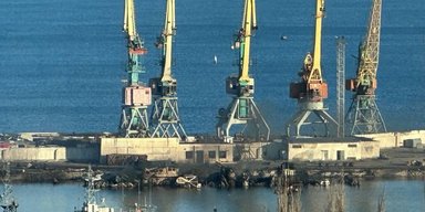 Обугленный металл выглядывает из воды: обнародовали фото того, что осталось от БДК "Новочеркасск"