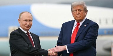 Болгария готова пропустить самолет Путина в Будапешт