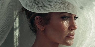 Дженнифер Лопес пришлось изменить репертуар и название своего тура из-за плохой продажи билетов