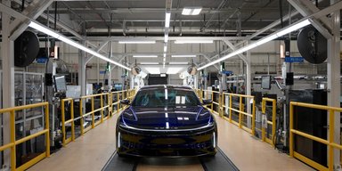 Швидше за Tesla: у США випустили надпотужний електромобіль із запасом ходу 800 км (фото)