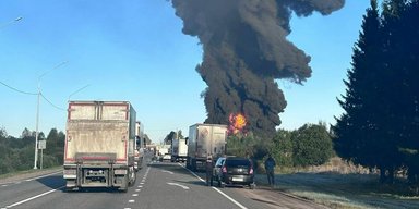 Авария в Смоленской области РФ: с рельсов сошли 18 вагонов с бензином, — росСМИ (видео)