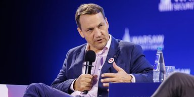 Польща вивчає можливість збивання російських ракет над Україною, — глава МЗС Сікорський