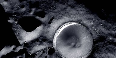 NASA показало новий знімок Південного полюса Місяця: видно місця майбутнього висадження астронавтів (фото)