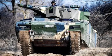 В Венгрии активно обучают солдат на новых БМП KF41 Lynx: что известно о машине (фото)