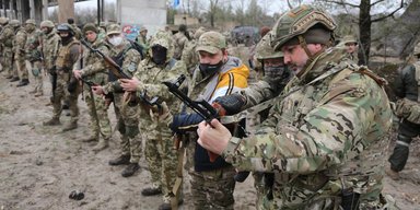 Батальйон нардепів: чому військова підготовка для влади не посилить мобілізацію