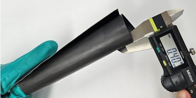 Лучше "шапочки из фольги": создана пленка, поглощающая 99% волн 5G, 6G и Wi-Fi