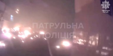 ВС РФ ударили по больнице в Херсоне: момент атаки попал на видео патрульных (видео)