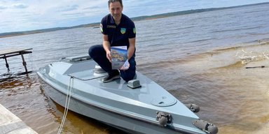 Морський дрон Magura "доставить" російським окупантам у Крим нову українську марку (фото)