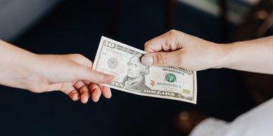 Вместо бухгалтера: поможет ли ФОПам передача банку функции платить единый налог