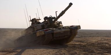 Тактика обману: навіщо Британія замість справжніх передала Україні муляжі танків Challenger 2 і САУ AS-90