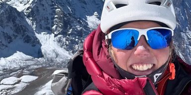Олимпийская чемпионка по биатлону попала под камнепад в горах Пакистана: что известно