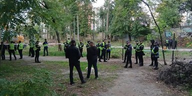 Учасниця протестів на Теремках травмувала руку: Кличко заявив, що звернувся до поліції
