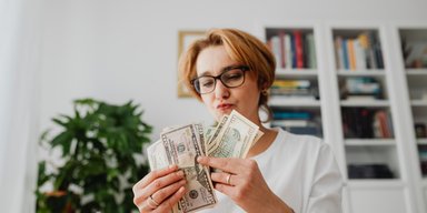 Получить свое. Почему в банках дефицит долларов и как забрать валюту со счета