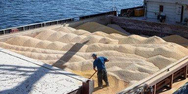 РФ атакує зерносховища України, щоб підвищити ціни на продовольство і нажитися, — ISW