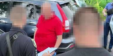 Допомагав ухилянтам за хабар: на Полтавщині затримали посадовця ТЦК (фото)