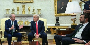 Повторил сеанс критики: Трамп в Белом доме обвинил премьера Ирландии, в использовании США
