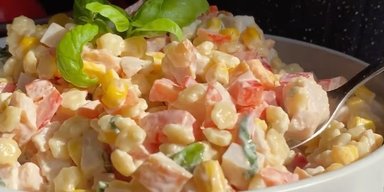 Ситно і просто: як приготувати італійський салат із макаронами та шинкою