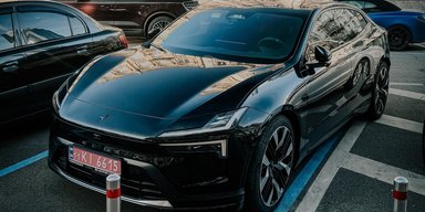 У Києві помітили новітній спортивний електрокросовер від Volvo без заднього скла (фото)