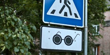 "Не может быть": что на самом деле изображено на дорожном знаке "пешеходный переход" (фото)