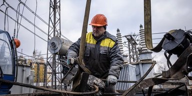 Зеленський попередив про проблеми з електрикою через удари ЗС РФ