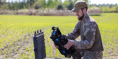 Беспилотник BEAK бросает вызов FPV-дронам из Украины: чем он лучше (видео)