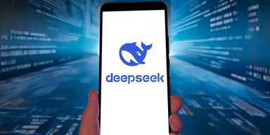Перевернув світ ШІ: чому DeepSeek став популярним і чим він небезпечний (відео)