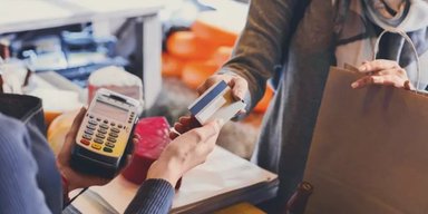 55% покупок — це їжа, у "подорожах" лідирує метро: на що витрачають українці (інфографіка)