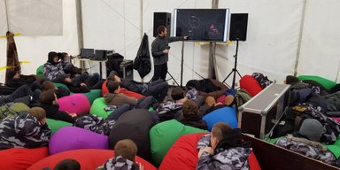 "Варта на Банковой" продолжается. Активисты слушают лекции и ждут начала саммита