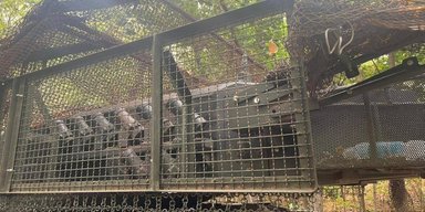 Конструкции от "Стального фронта" будут защищать бронетехнику ВСУ и жизни ее экипажей от FPV-дронов