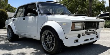 Двигун Toyota і нове шасі: у США виконали приголомшливий тюнінг ВАЗ-2105 (фото)