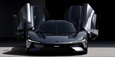 Автопілот і 1,9 с до сотні: дебютував перший суперкар Geely (фото)