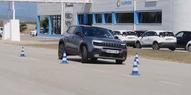 Новейший электрокроссовер Jeep приятно удивил экспертов своей управляемостью (видео)