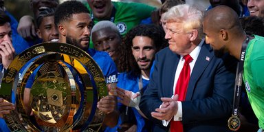 Трамп "испортил" церемонию награждения "Челси" после победы над ПСЖ (видео)