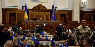"Закордонний туризм", або Як українські депутати використовують службові відрядження