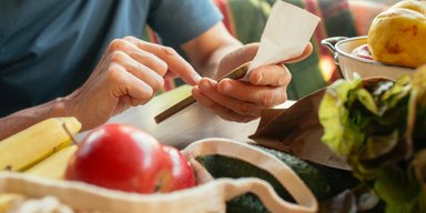 Поганий врожай, блекаути, війна. Що впливає на ціни і чи подорожчають продукти восени