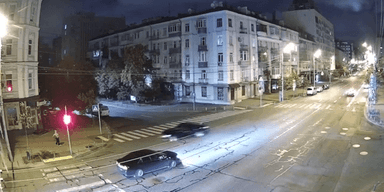 У Києві працівник прокуратури врізався у пішохода на тротуарі та швидко втік із місця подій (відео)