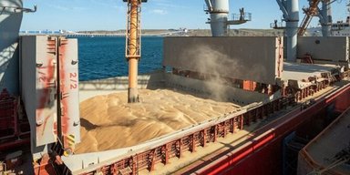 Росії стало важче експортувати зерно після обстрілів українських портів, — Reuters