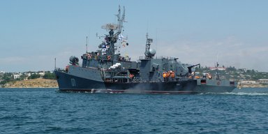 У Севастополі згорів корабель "Альбатрос-М", яких у ЧФ РФ всього чотири: вистежував дрони (відео)
